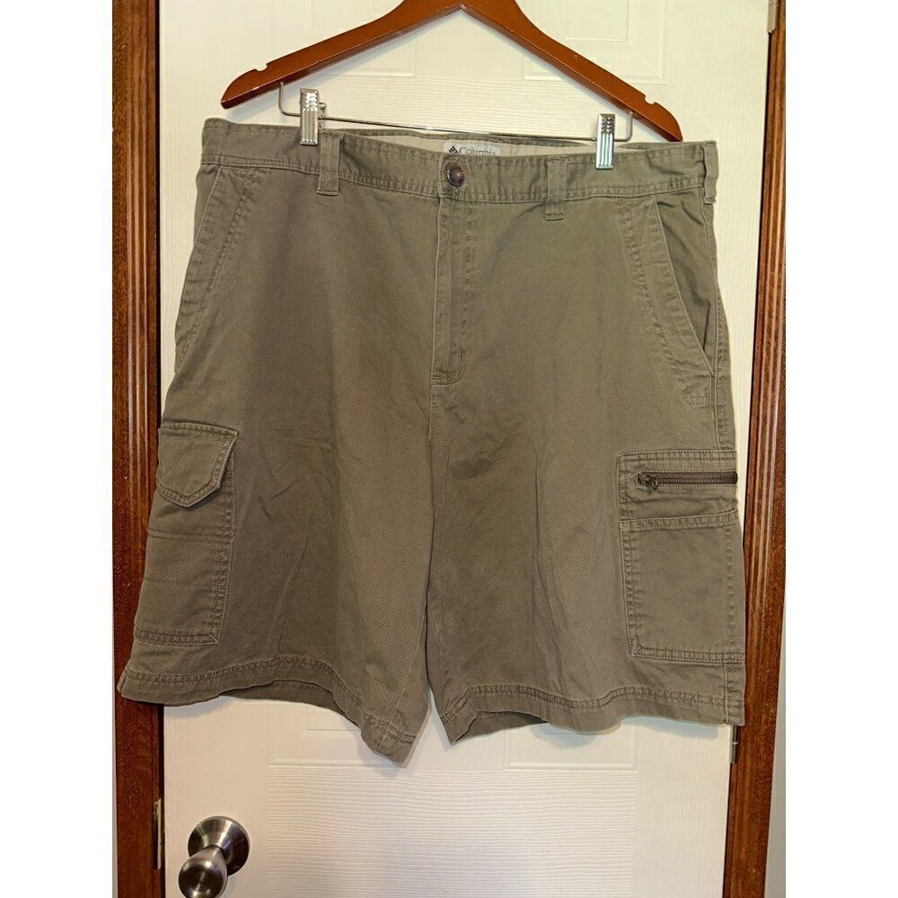 Columbia Green‎ Cargo Shorts  Size 40
